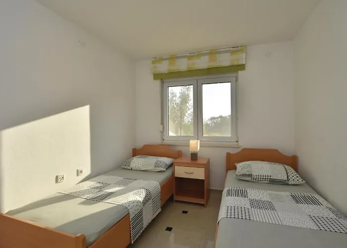 Tepli Bok Iv Nyaraló Rogač