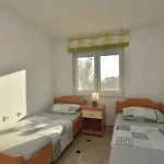 Tepli Bok Iv Feriehus Rogač