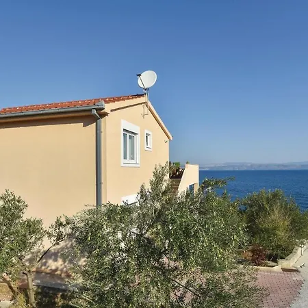 Holiday Home Tepli Bok IV Tatil Evi Rogač